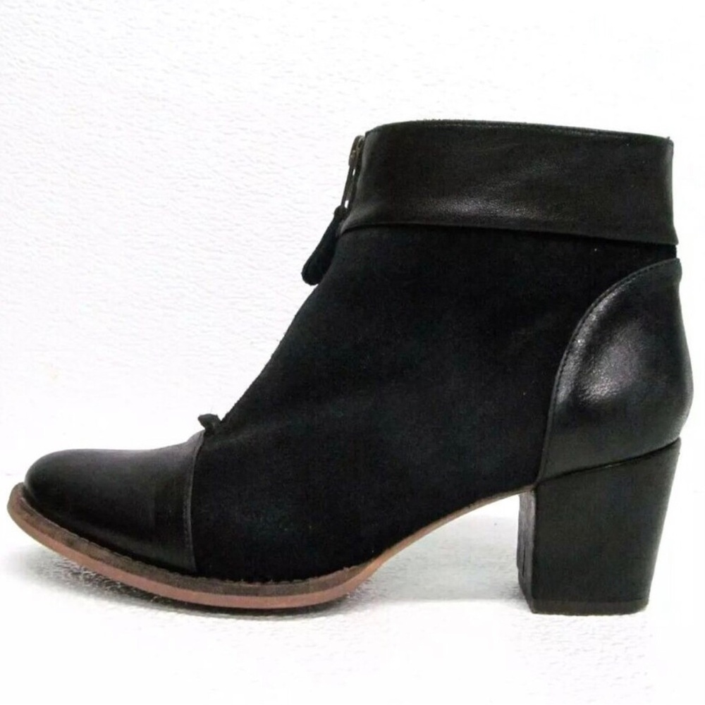 ERIC MICHAEL Black Front-Zip Leather & Suede Ankle Booties • 38
